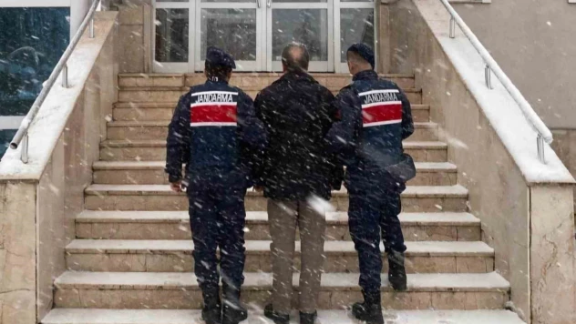 7 yıl 5 ay hapis cezası ile aranan eski hakim yakalandı