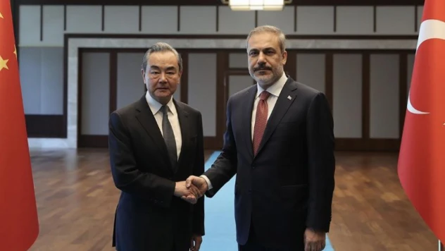 Fidan, Çin Dışişleri Bakanı Wang Yi ile telefon görüşmesi gerçekleştirdi.