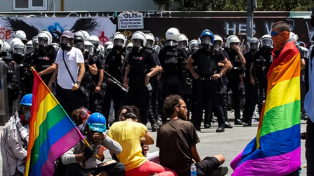 LGBT faaliyetleri ile cinsiyet değiştirme ameliyatının yasaklanması talebi
