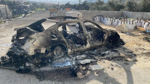 Filistin'deki çatışmalarda araçlar küle döndü