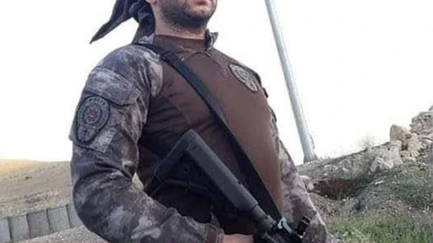 Fırat Kalkanı Harekat bölgesinde 1 Özel Harekat Polisimiz Şehit oldu.