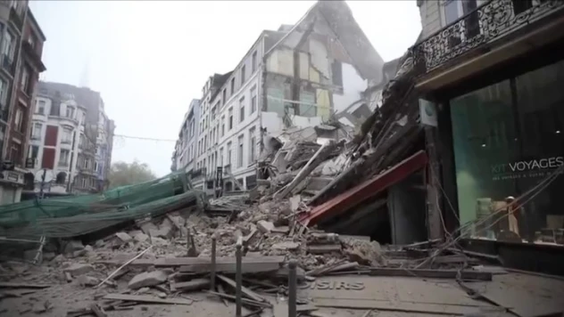 Fransa'da binalar art arda çöktü