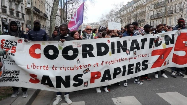 Fransa'da göç yasası protesto edildi