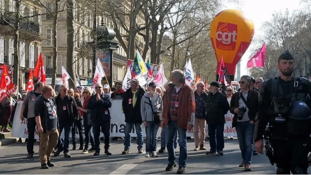 Fransa'da halk sokağa indi