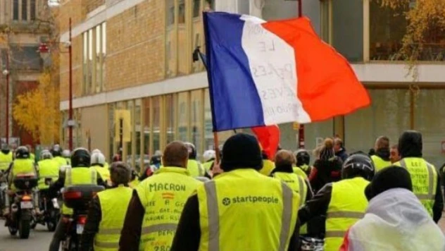 Fransa'da Sarı Yelekliler yeniden sokaklara indi