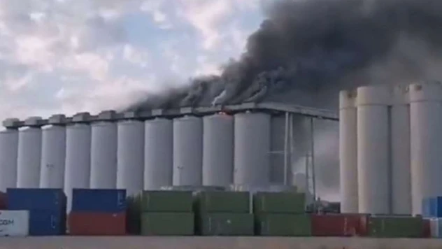 Fransa'da tahıl siloları alev alev yandı