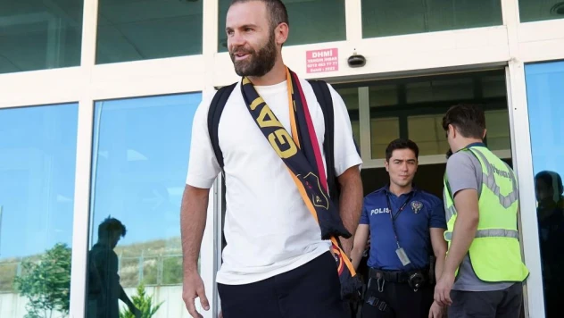 Galatasaray'ın yeni transferi Juan Mata, İstanbul'a geldi