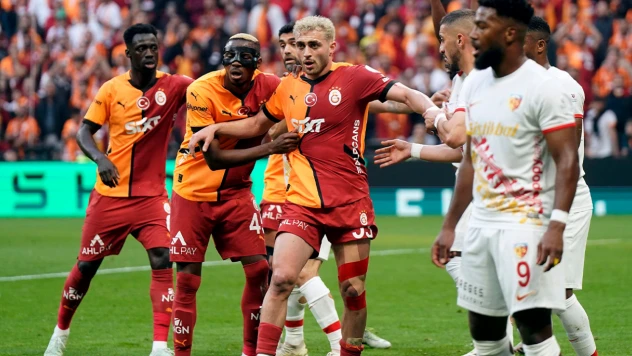Galatasaray üst üste 3. kez şampiyon. 5. Yıldızı taktı