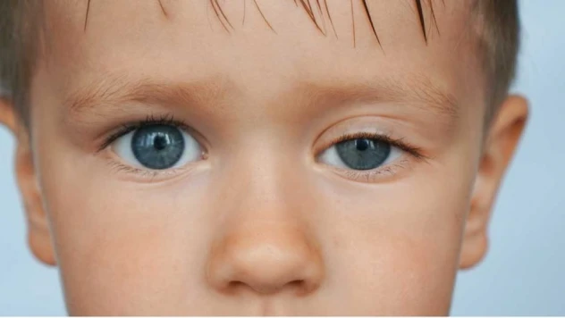 Göz kapağı düşüklüğü ciddi sağlık sorunlarına davetiye çıkarıyor