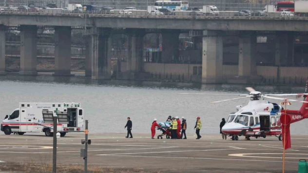 Güney Kore'de ana muhalefet lideri boynundan bıçaklandı