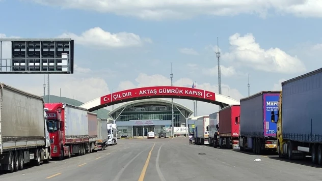 Gürcistan sınırında 16 kilometrelik tır kuyruğu