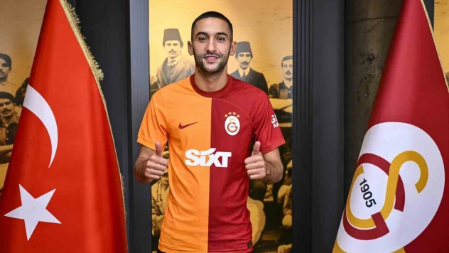 Hakim Ziyech, sarı-kırmızılı taraftarların karşısına çıktı