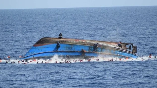 Hindistan'da yolcu teknesi battı