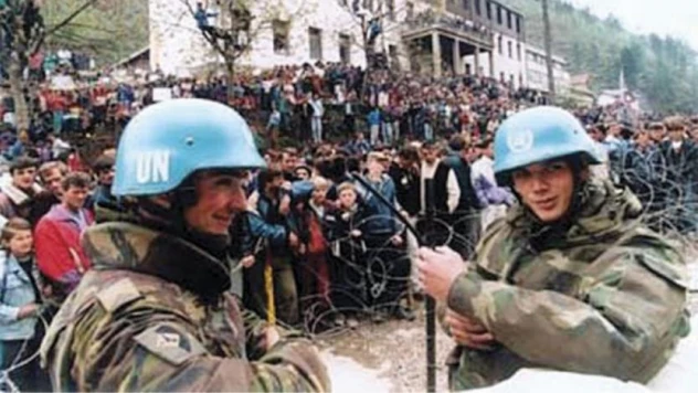 Hollanda'dan 27 yıl sonra Srebrenitsa kurbanlarının ailelerinden özür