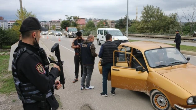 Huzurlu Sokaklar ve Terör Suçları' uygulamasında 4'ü terör suçu olmak üzere toplam 706 şahıs yakalandı
