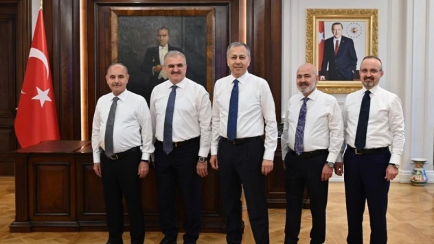 İçişleri Bakanı Yerlikaya, yeni yardımcılarını tebrik etti