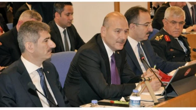 İçişleri Bakanlığının bütçe görüşmesinde milletvekilleri birbirinin üzerine yürüdü