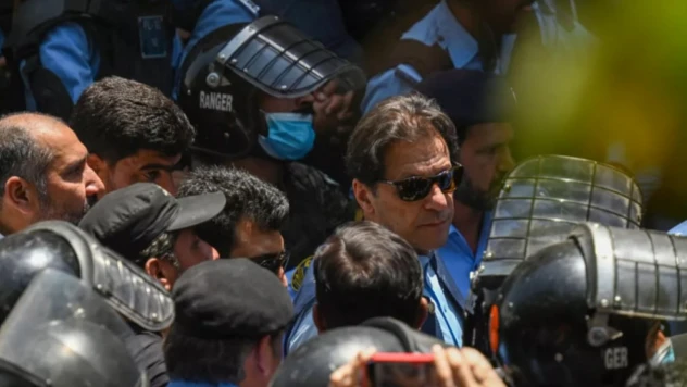 İmran Han'ın kefaletle 19 Haziran'a kadar serbest bırakılmasına karar verdi.