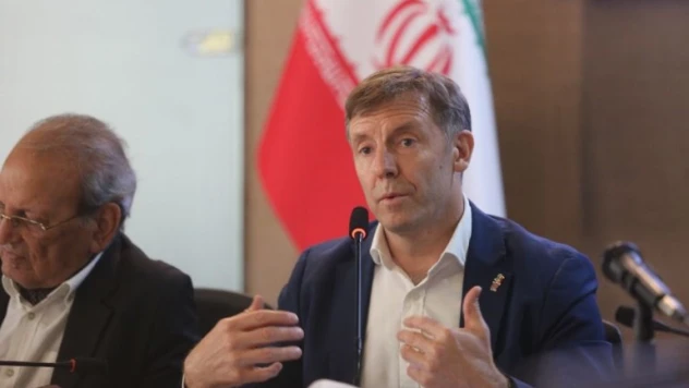 İngiltere'nin Tahran Büyükelçisi Dışişleri'ne çağrıldı