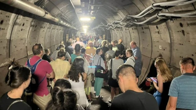 İngiltere yolcular Manş Tüneli'nde mahsur kaldı