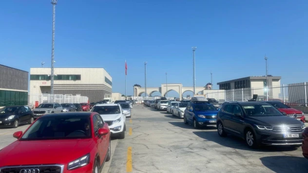 İpsala Sınır Kapısı'nda 10 kilometrelik araç kuyruğu