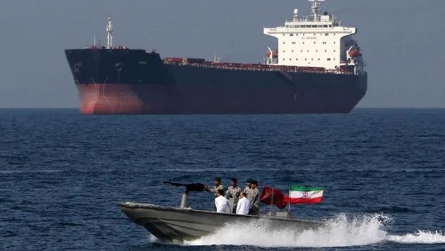 İran'da 11 milyon litre kaçak yakıt taşıyan gemiye el konuldu