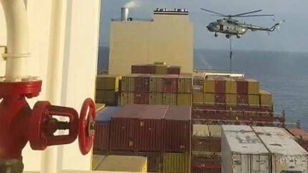 İran'dan Hürmüz Boğazı'nda İsrail'le bağlantılı ticari gemiye baskın