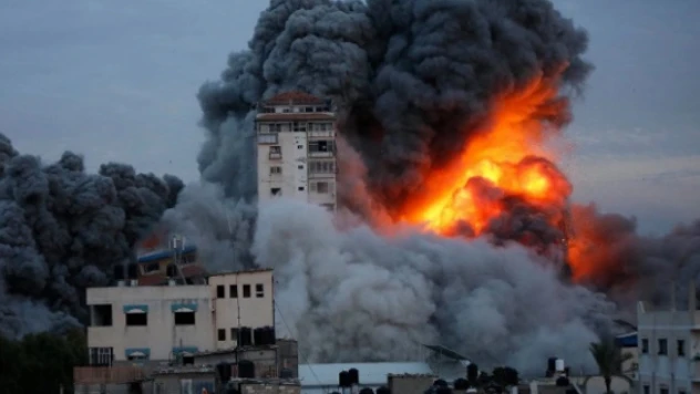 İşgalci İsrail, Han Yunus'ta bir evi vurdu: 13 ölü