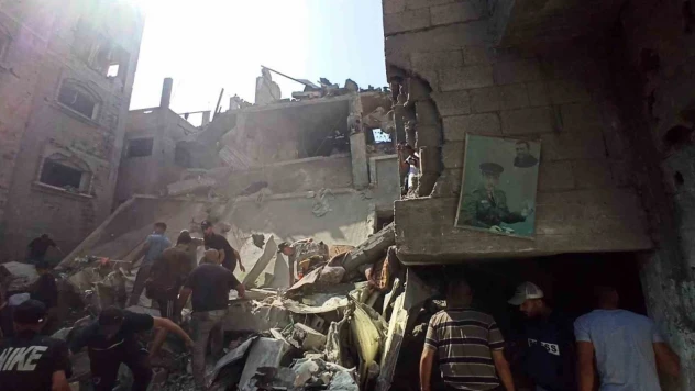 İsrail, Gazze Şeridi'nde yerleşim yerlerini hedef almaya devam ediyor