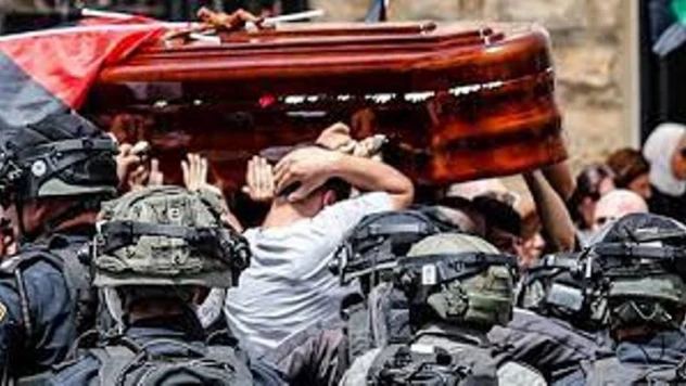 İsrail güçleri, Filistinli kadının cenaze konvoyuna saldırdı