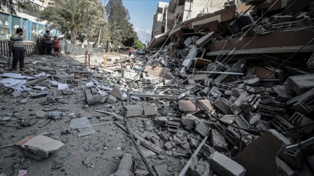 İsrail, Han Yunus'ta bir evi vurdu: 18 ölü