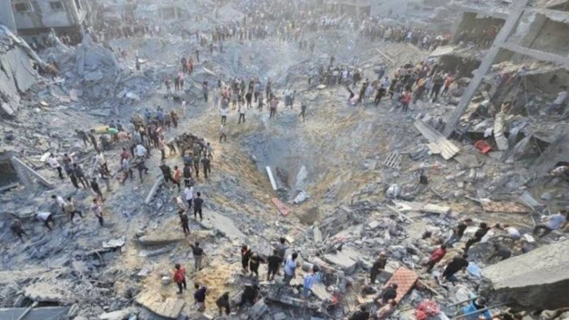 İsrail, Nuseyrat Mülteci Kampı'ndaki 7 katlı binayı vurdu