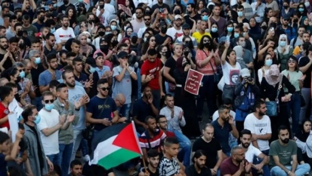 İsrail tarafından öldürülen Filistinli çocukların fotoğrafları balonla gökyüzüne bırakıldı