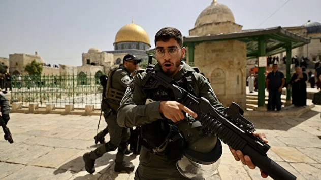 İsrailli yerleşimciler polis korumasında Mescid-i Aksa'ya girdi