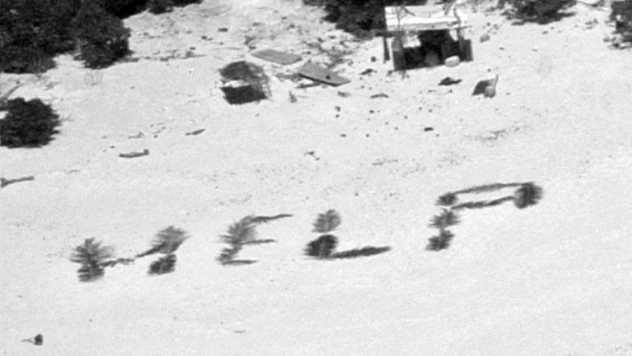 Issız adada mahsur kaldılar, kumsala yardım yazarak kurtuldular