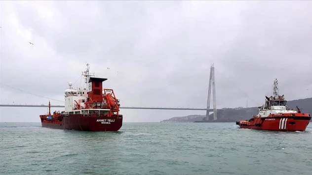 İstanbul Boğazı gemi trafiği Güney-Kuzey yönlü olarak açılmıştır