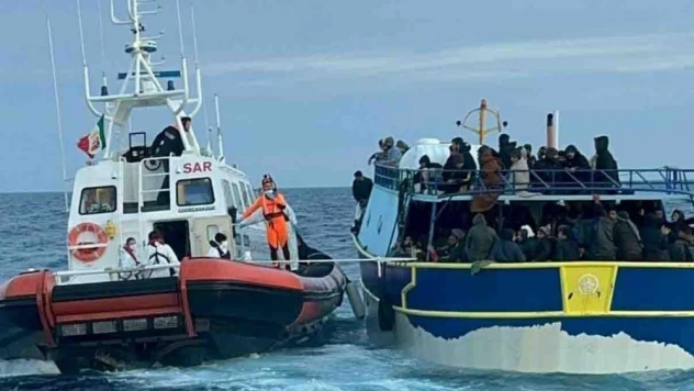 İtalya'da göçmen operasyonu: 745 göçmen kurtarıldı