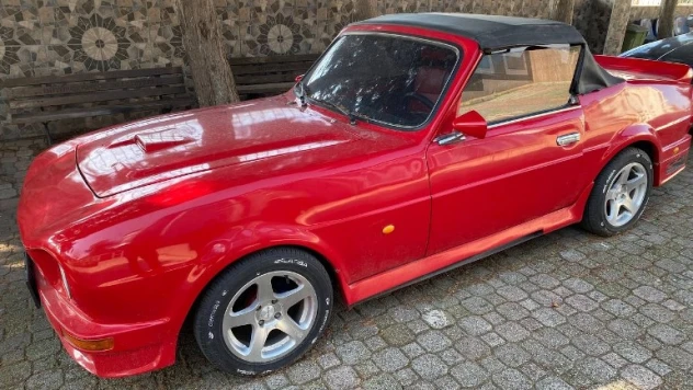 İzlediği haberden etkilenerek Anadol marka otomobil koleksiyonu yaptı