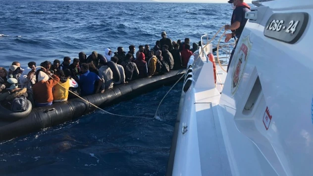 İzmir açıklarında 194 düzensiz göçmen kurtarıldı,