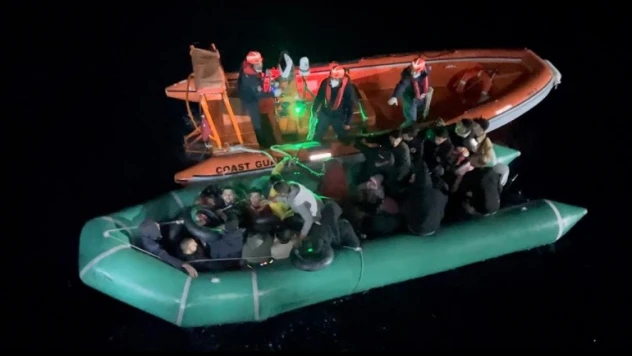 İzmir açıklarında 30 düzensiz göçmen kurtarıldı, 28 göçmen yakalandı