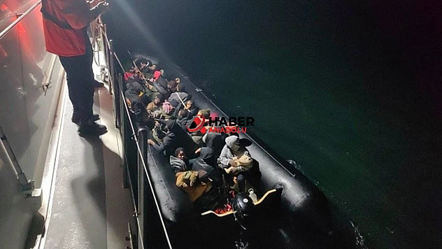İzmir açıklarında 59 düzensiz göçmen yakalandı