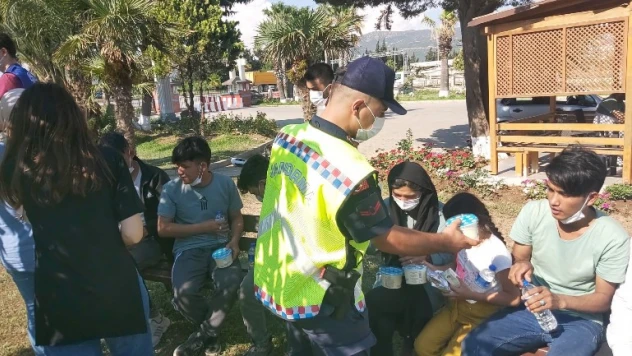 İzmir'de 775 düzensiz göçmen ve 7 organizatör yakalandı