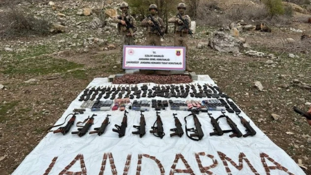 Jandarma, Cudi Dağı'nda çok sayıda mühimmat ve patlayıcı ele geçirdi