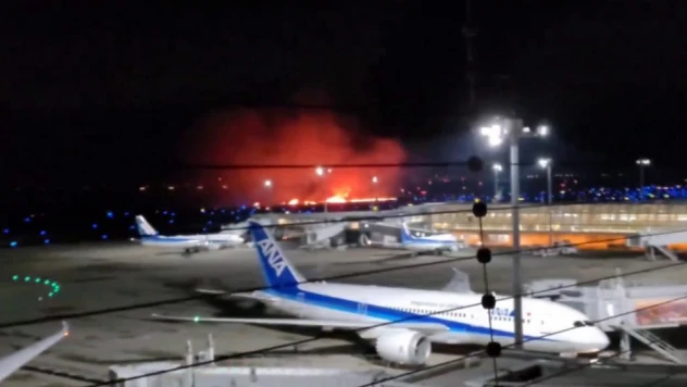 Japonya'da yolcu uçağı alev aldı: 379 kişi tahliye edildi