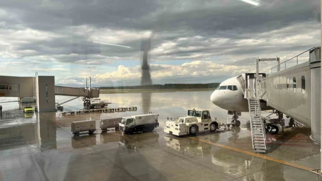 Japonya'yı hortum vurdu