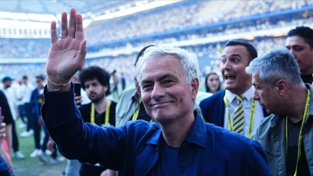 Jose Mourinho mesaiye başladı