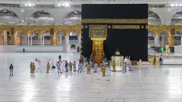 Kabe'nin etrafındaki bariyerler 2,5 yıl sonra kaldırdı