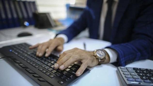 Kamuda sözleşmeli personele kadro getiren teklif Plan ve Bütçe Komisyonu'nda kabul edildi