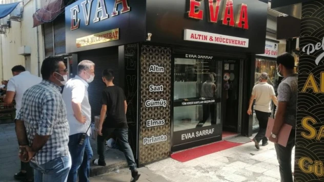 Kar vaadiyle müşterilerini dolandıran kuyumcuya hapis cezası