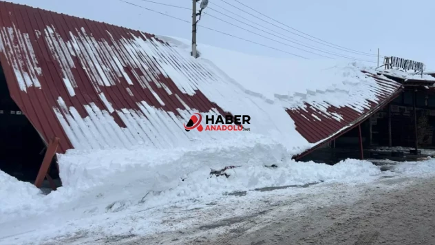 Kar yağışı 945 yerleşim yerini ulaşıma kapadı